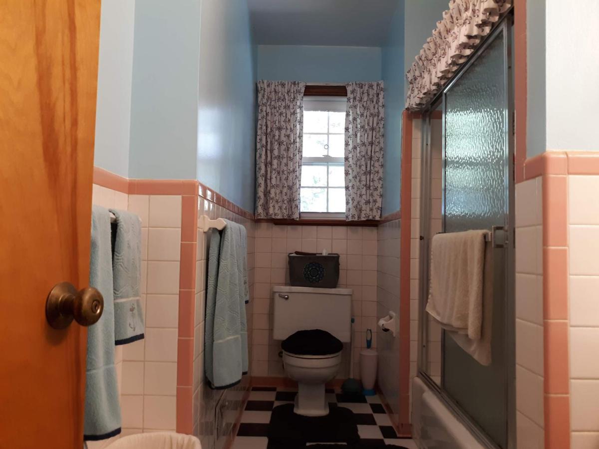 Quiet, Clean House W/ Steel Balls Bed & Breakfast Ричмънд Екстериор снимка